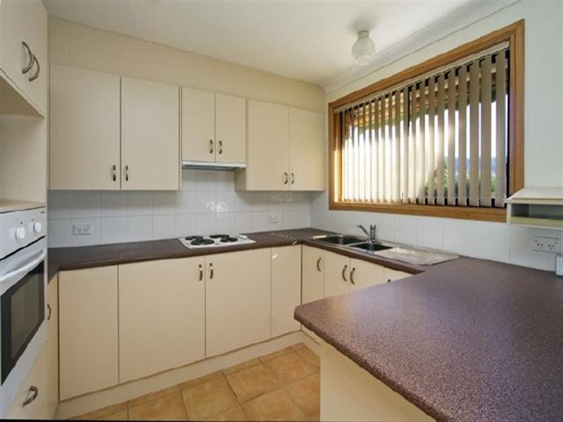 1/3 Waroo Place, Bomaderry NSW 2541