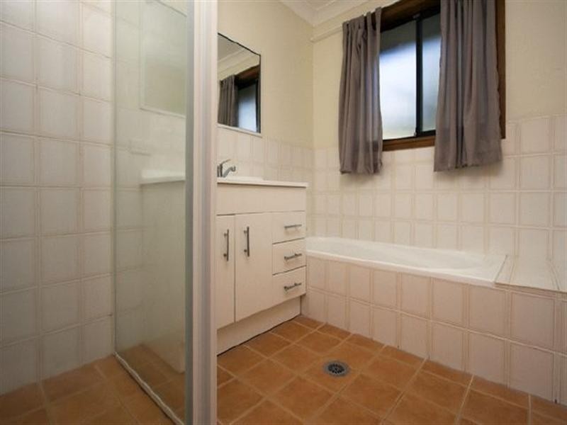 1/3 Waroo Place, Bomaderry NSW 2541