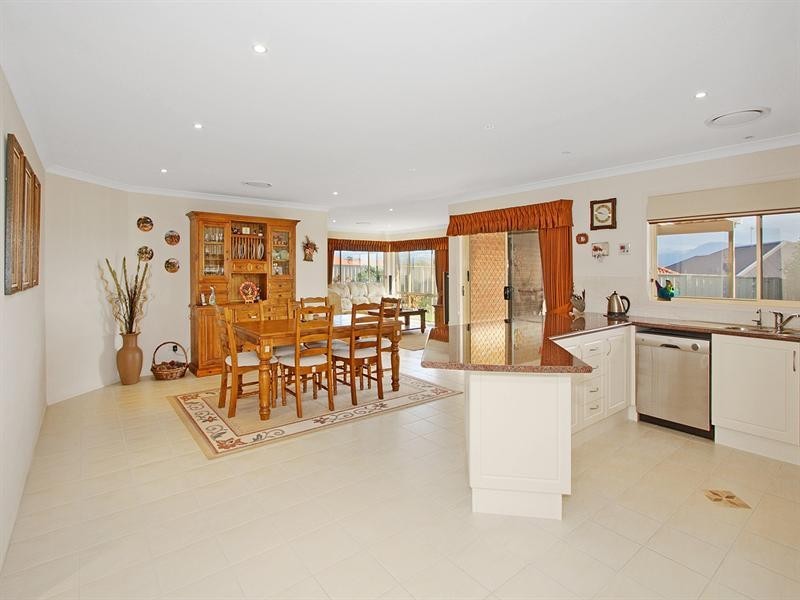 6 Myall Close, Worrigee NSW 2540