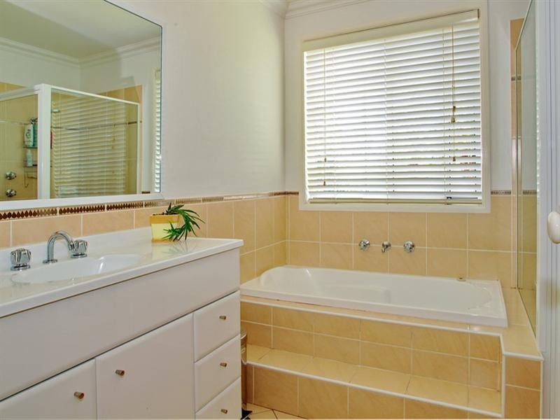 2 Burradoo Crescent, Worrigee NSW 2540