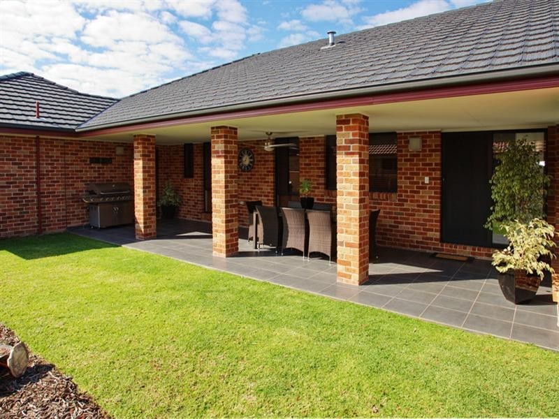 11 Burradoo Crescent, Worrigee NSW 2540