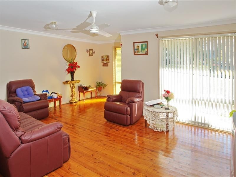 10 Bindon Close, Bomaderry NSW 2541