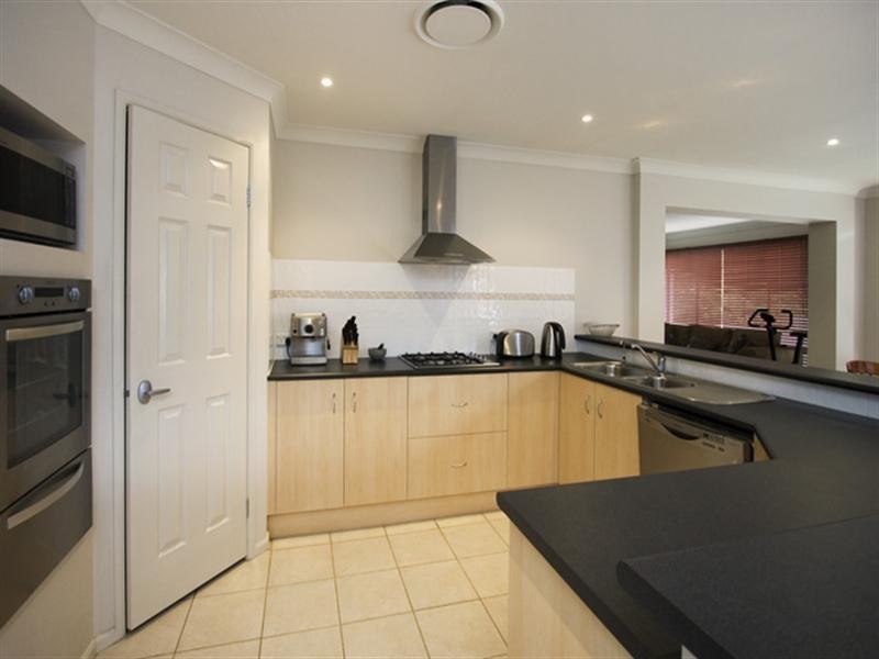 37 Emerald Drive, Meroo Meadow NSW 2540