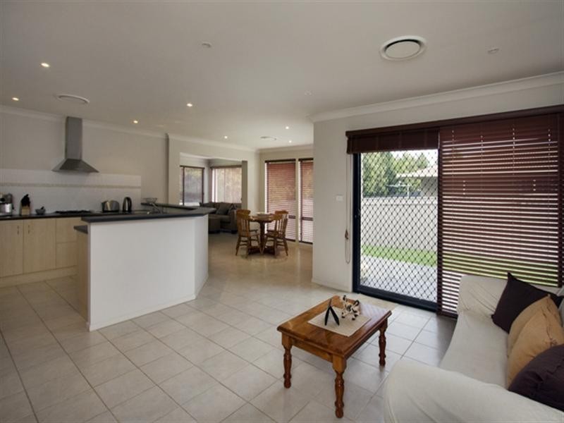 37 Emerald Drive, Meroo Meadow NSW 2540