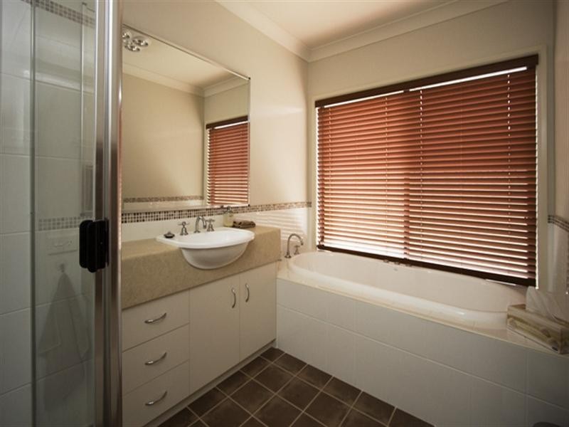 37 Emerald Drive, Meroo Meadow NSW 2540