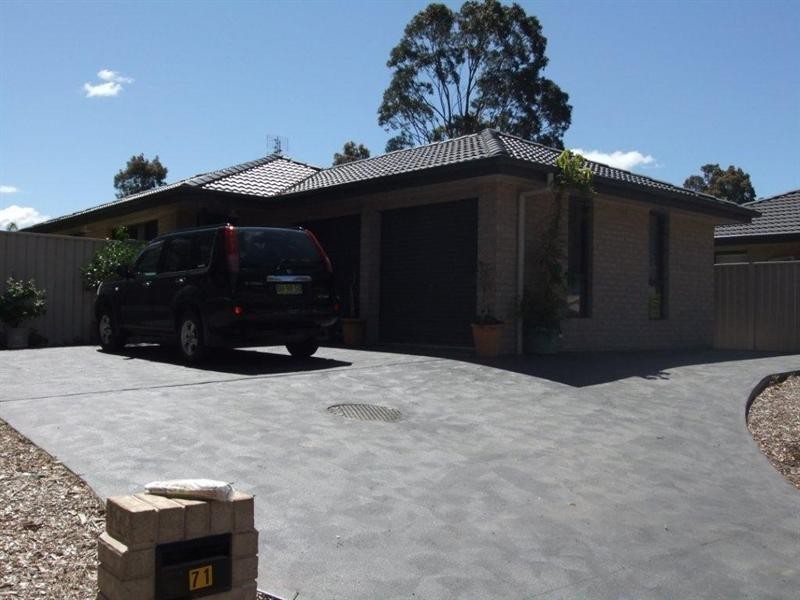 1 Hillcrest/Holloway Avenue, Nowra NSW 2541