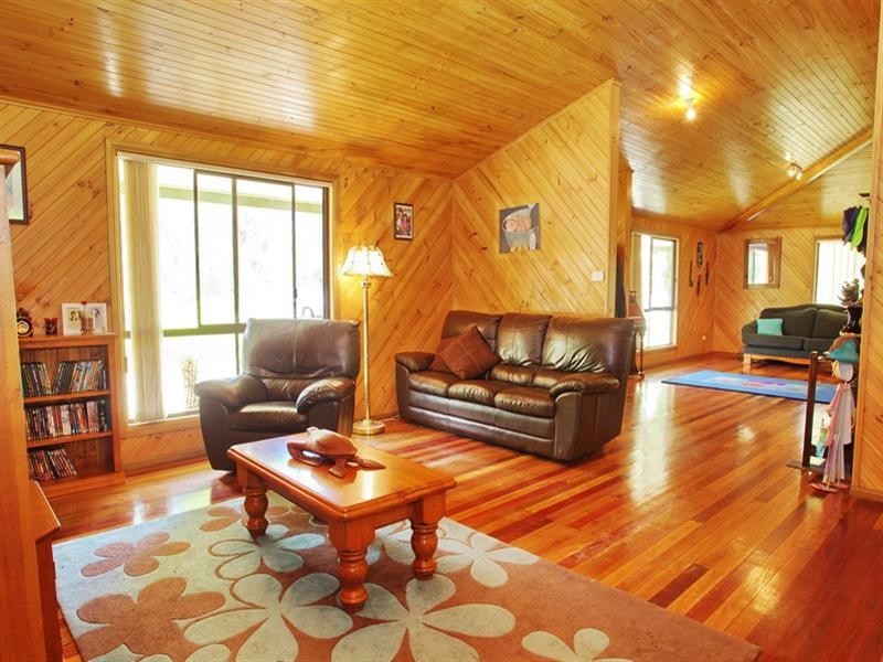 124 Watt Road, Falls Creek NSW 2540