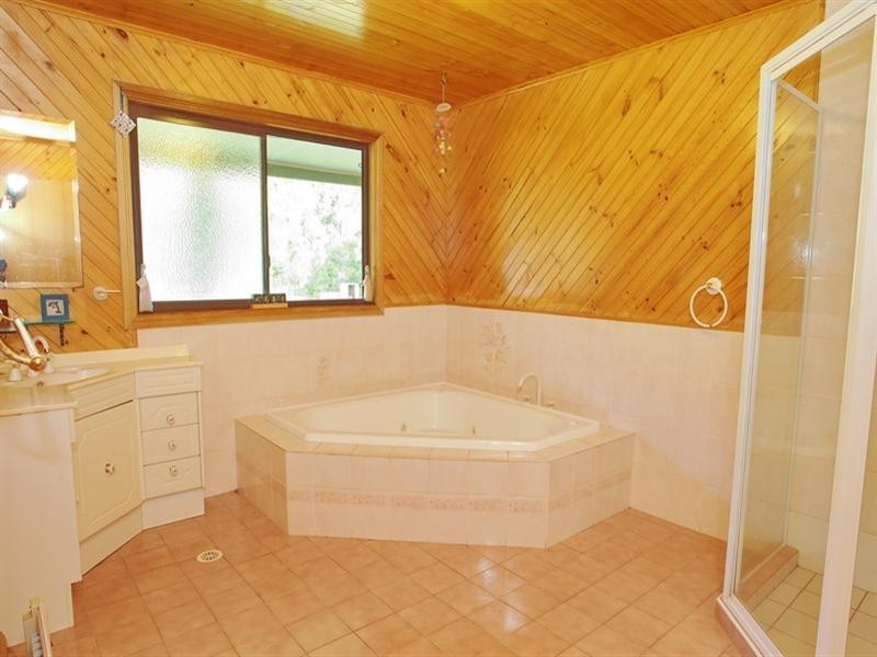 124 Watt Road, Falls Creek NSW 2540
