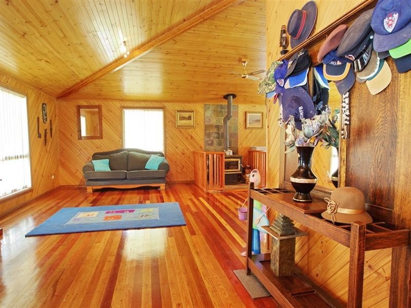 124 Watt Road, Falls Creek NSW 2540