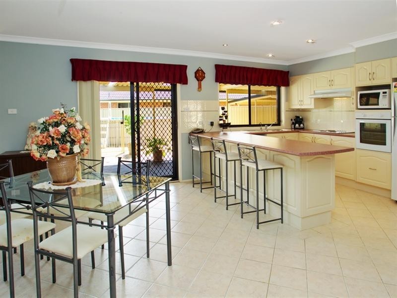 8 Kardella Avenue, Worrigee NSW 2540
