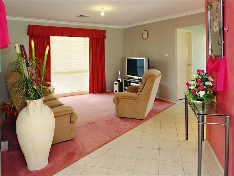 8 Kardella Avenue, Worrigee NSW 2540