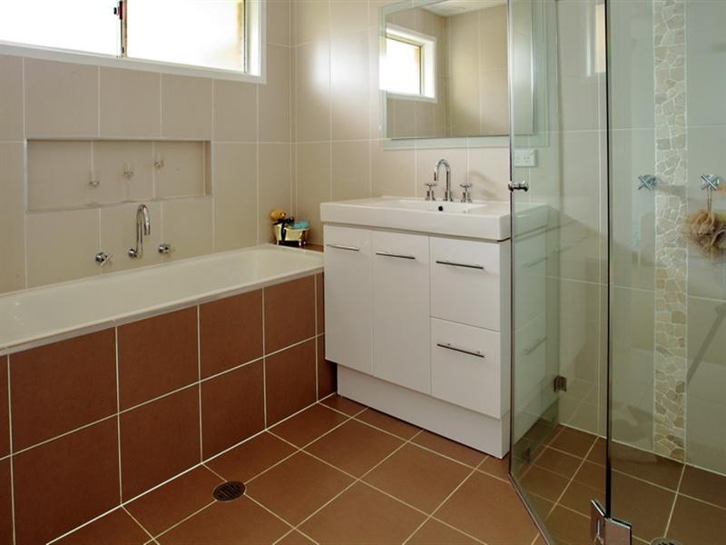 2 Tarraba Crescent, Nowra NSW 2541