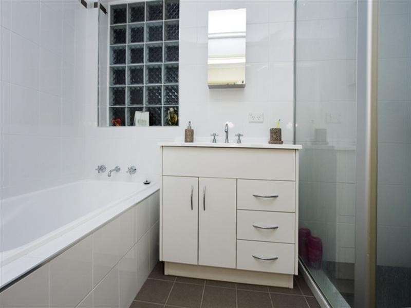 6 Peak Avenue, North Nowra NSW 2541