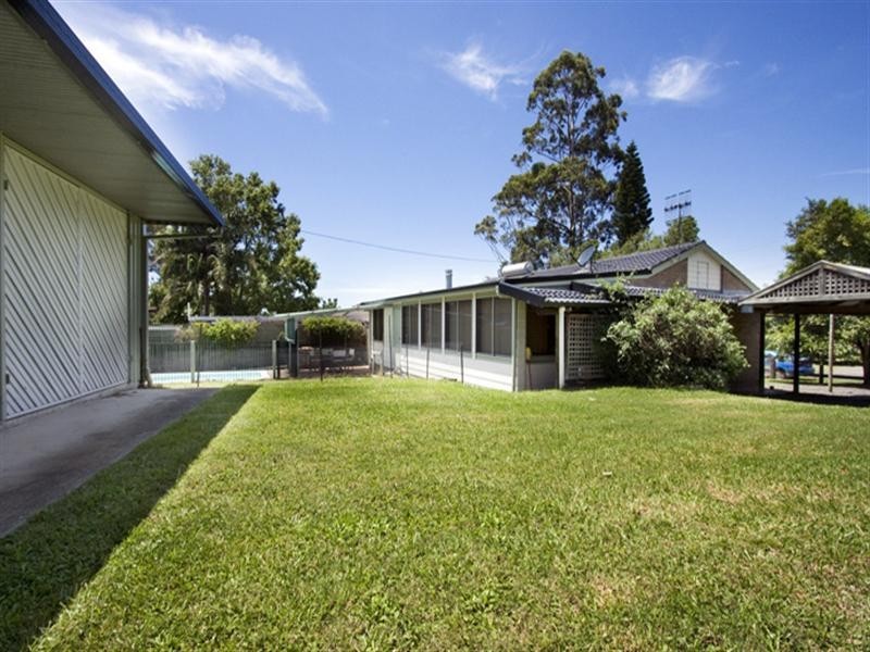 6 Peak Avenue, North Nowra NSW 2541