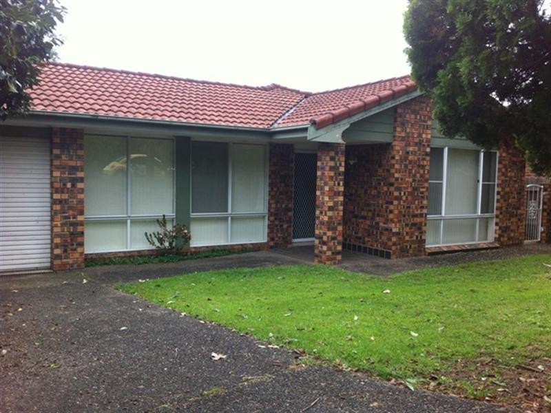 25 Yeovil Drive, Bomaderry NSW 2541