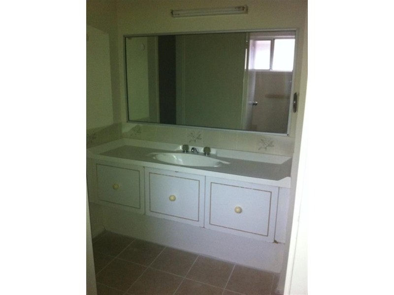 25 Yeovil Drive, Bomaderry NSW 2541