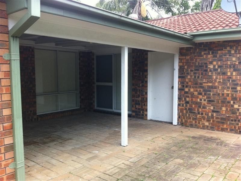 25 Yeovil Drive, Bomaderry NSW 2541