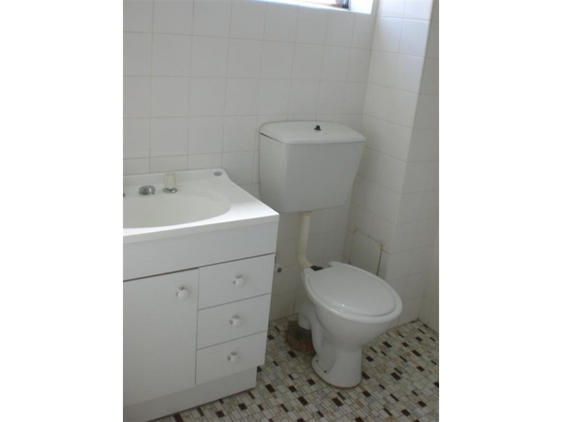 2/10 McGrath Avenue, Nowra NSW 2541