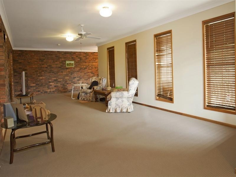 11 Paruna Place, North Nowra NSW 2541