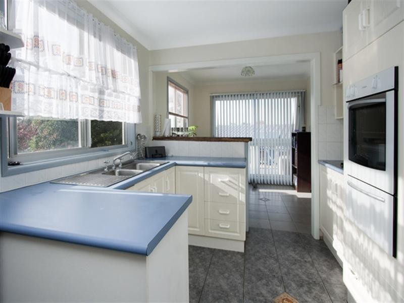 2 Emery Close, Bomaderry NSW 2541