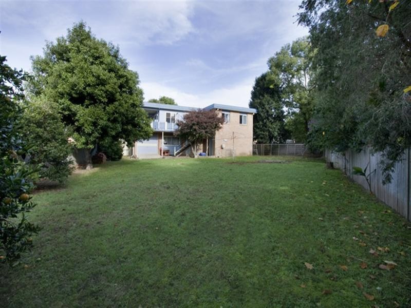 2 Emery Close, Bomaderry NSW 2541