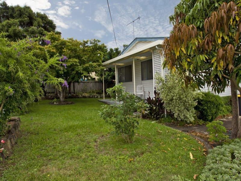 20 Brinawarr Street, Bomaderry NSW 2541