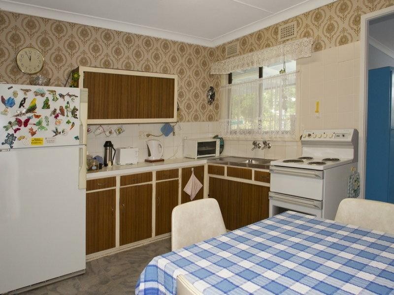 20 Brinawarr Street, Bomaderry NSW 2541