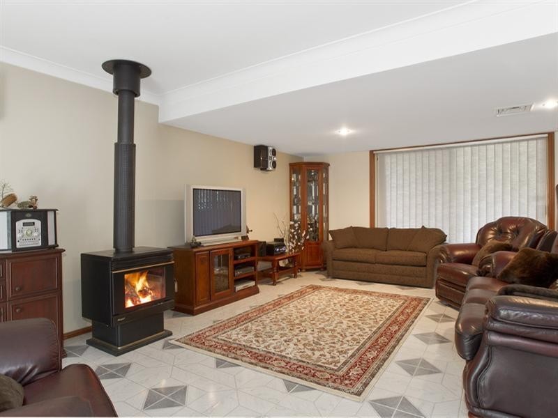 16 Linnane Street, Falls Creek NSW 2540