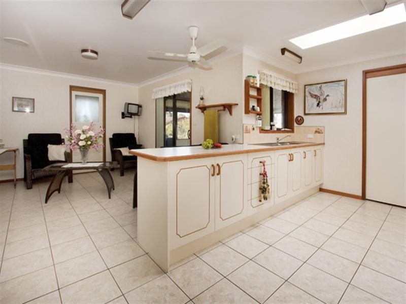 16 Jasmine Drive, Bomaderry NSW 2541