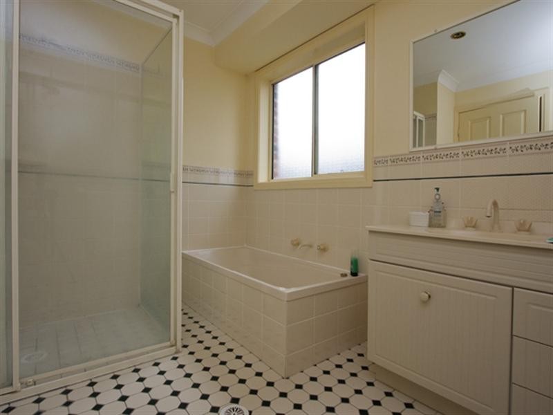 2/10 Regent Place, Bomaderry NSW 2541