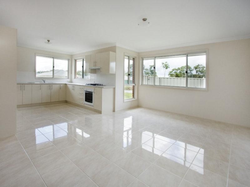 4/13 Hannah Place., Worrigee NSW 2540