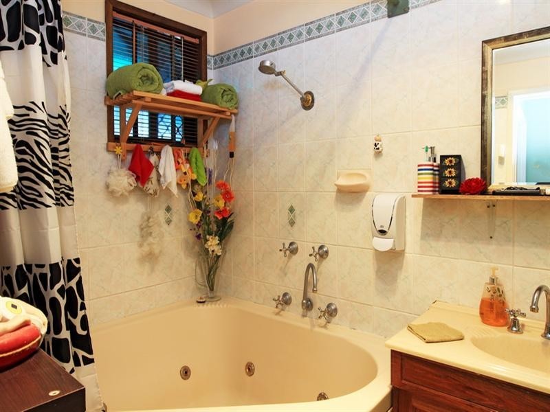 6 Benney Close, West Nowra NSW 2541