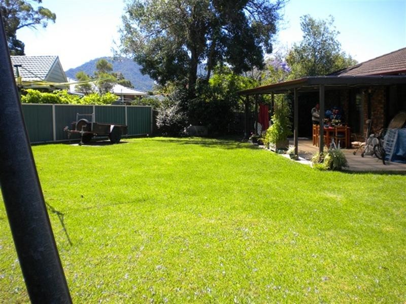 4 Alverstoke Close, Bomaderry NSW 2541