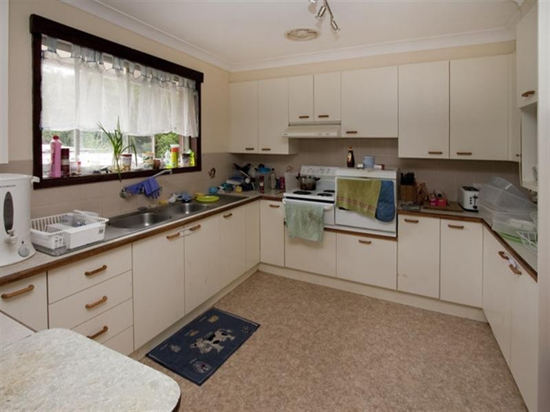 15 Edwards Avenue, Bomaderry NSW 2541