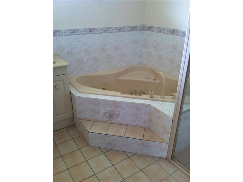 166 Albatross Road, Nowra Hill NSW 2540