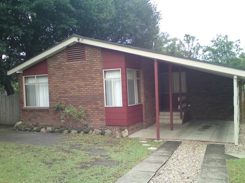 11 Sampson Crescent, Bomaderry NSW 2541