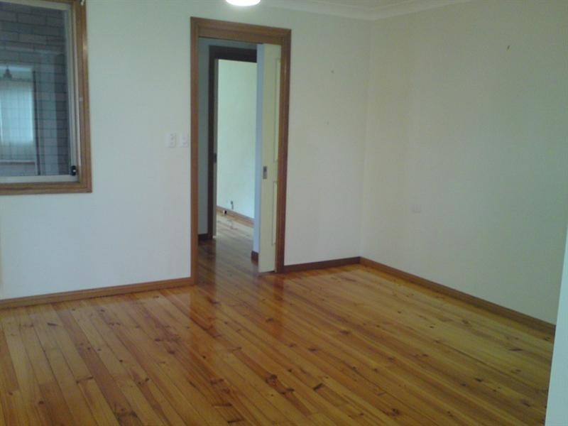 11 Sampson Crescent, Bomaderry NSW 2541