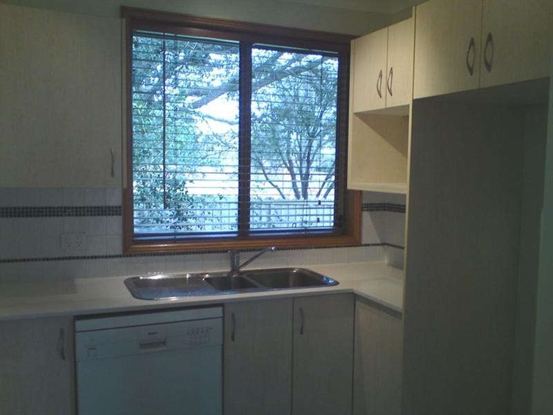 11 Sampson Crescent, Bomaderry NSW 2541