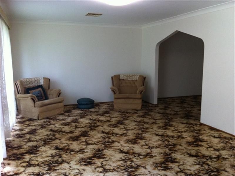 15 Woorin Close, Bomaderry NSW 2541