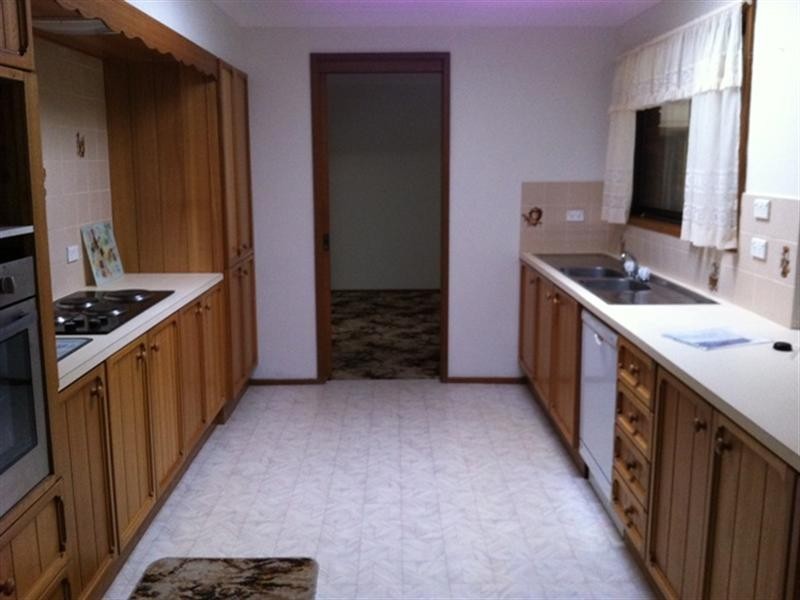 15 Woorin Close, Bomaderry NSW 2541