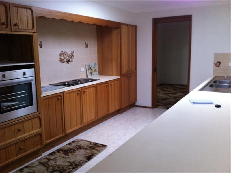 15 Woorin Close, Bomaderry NSW 2541