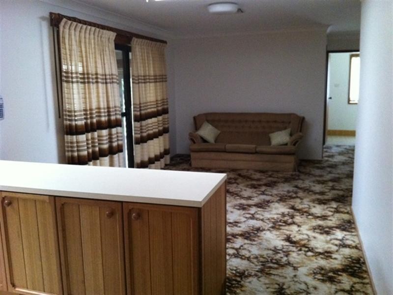 15 Woorin Close, Bomaderry NSW 2541