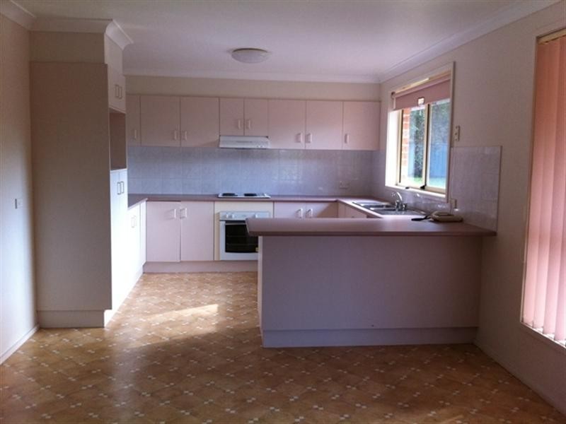 42 Lydon Crescent, West Nowra NSW 2541