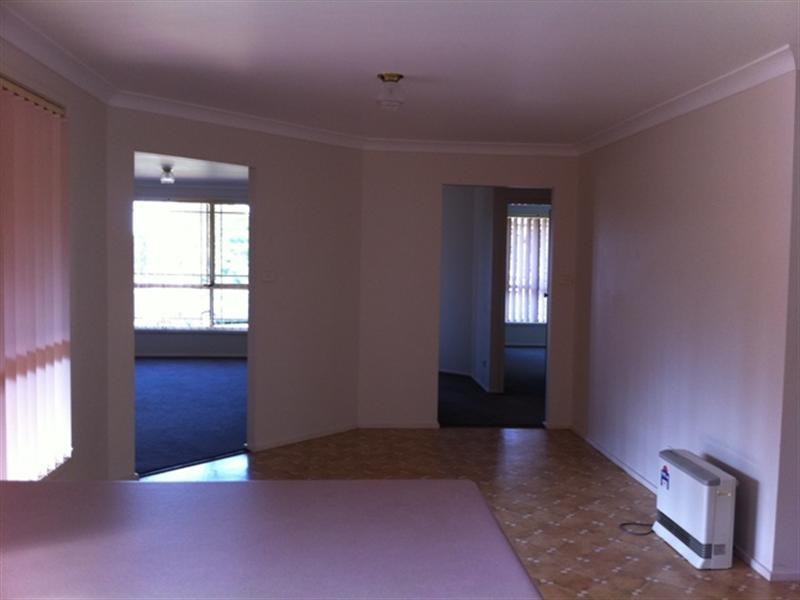 42 Lydon Crescent, West Nowra NSW 2541