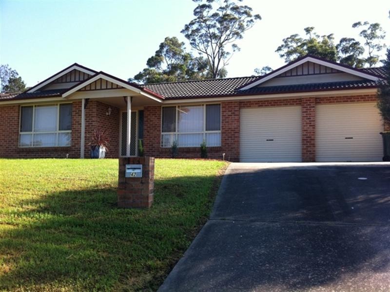 42 Lydon Crescent, West Nowra NSW 2541