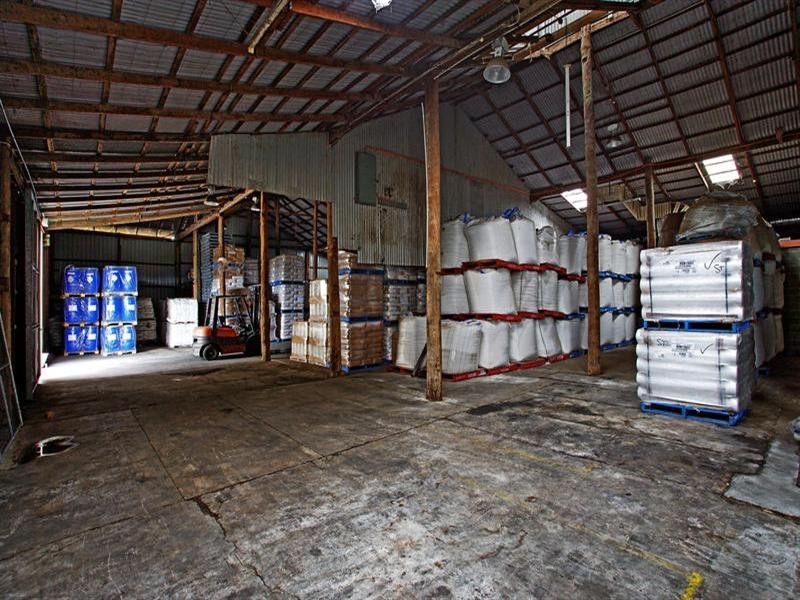 16 Railway Street, Bomaderry NSW 2541