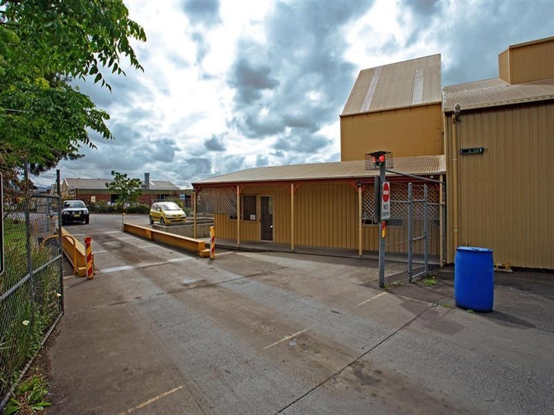 16 Railway Street, Bomaderry NSW 2541