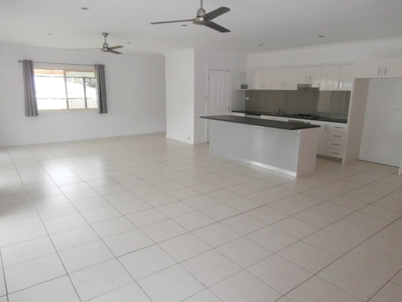 17 Lydon Crescent, West Nowra NSW 2541