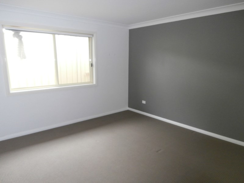 17 Lydon Crescent, West Nowra NSW 2541