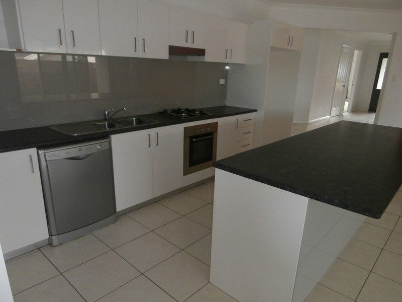 17 Lydon Crescent, West Nowra NSW 2541